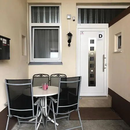 Exclusive Airport Apartment