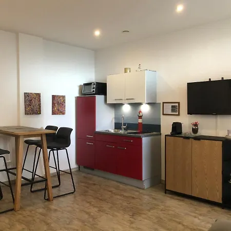 Exclusive Airport Apartment *