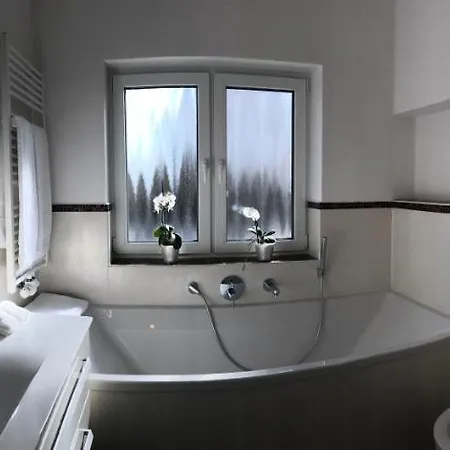 Exclusive Airport Apartment