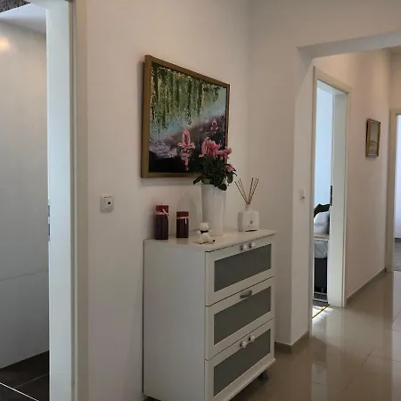 Exclusive Airport קלסטרבאך