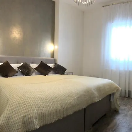 Exclusive Airport דירה קלסטרבאך