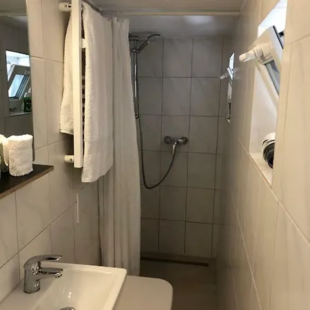 Exclusive Airport Apartment *